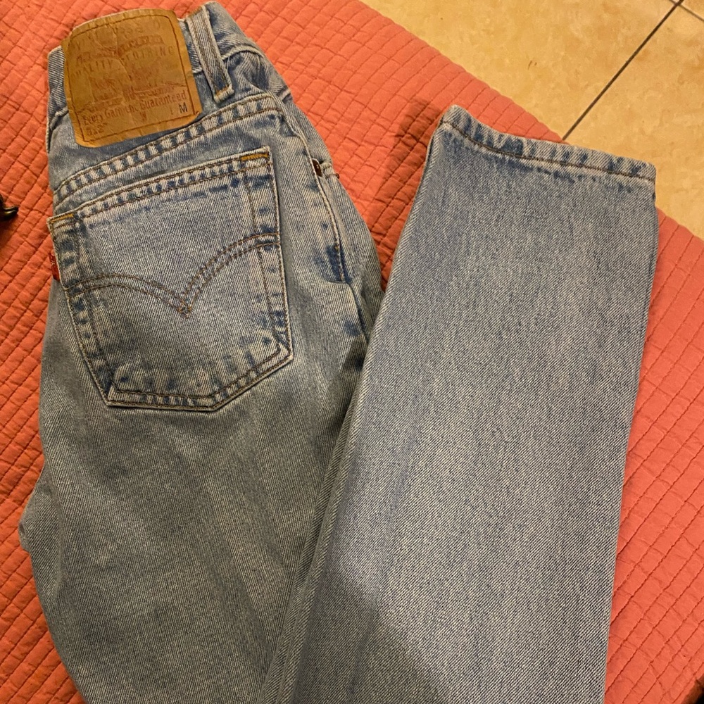 levi pants in great condition fits a size 0-1